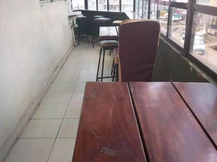 پانسیون Kings And Queens Lounge