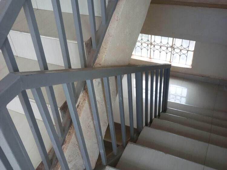 پانسیون Kings And Queens Lounge