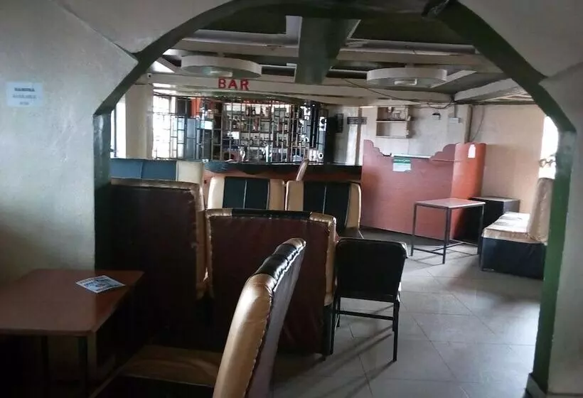 پانسیون Kings And Queens Lounge