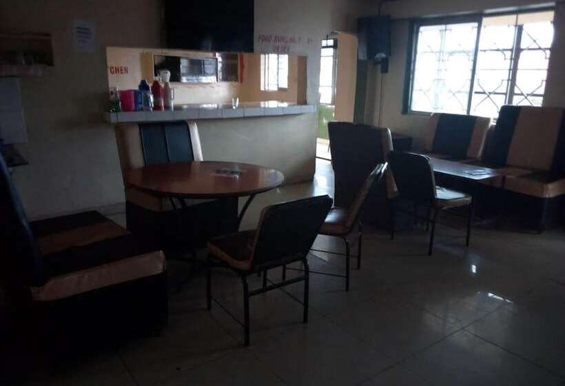 پانسیون Kings And Queens Lounge