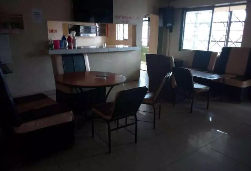 پانسیون Kings And Queens Lounge