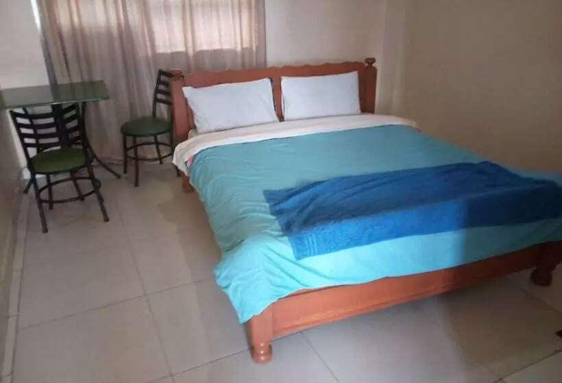 پانسیون Kings And Queens Lounge