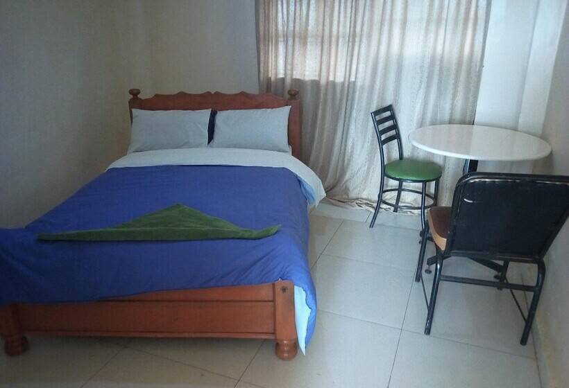 پانسیون Kings And Queens Lounge