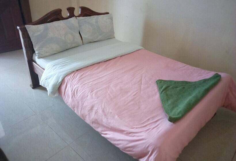 پانسیون Kings And Queens Lounge