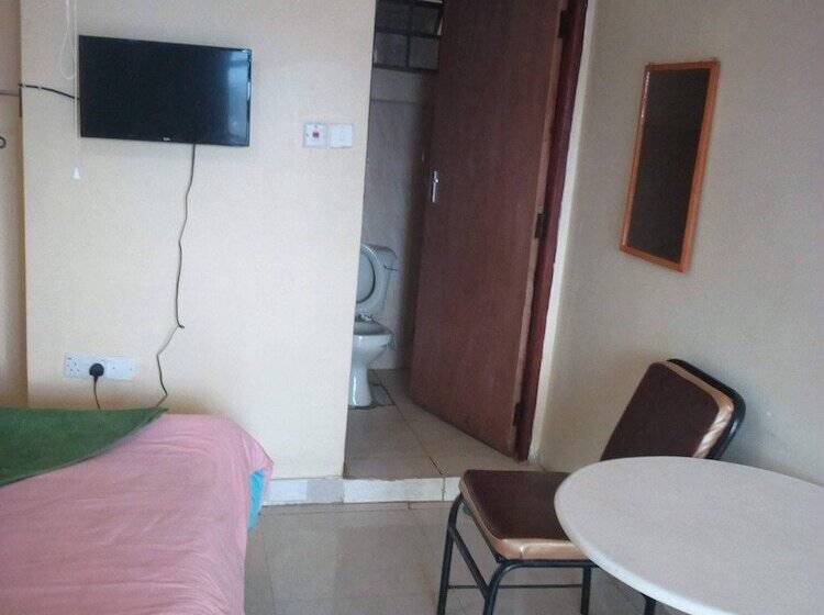 پانسیون Kings And Queens Lounge