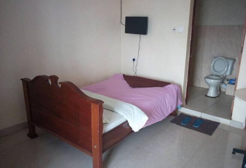 پانسیون Kings And Queens Lounge