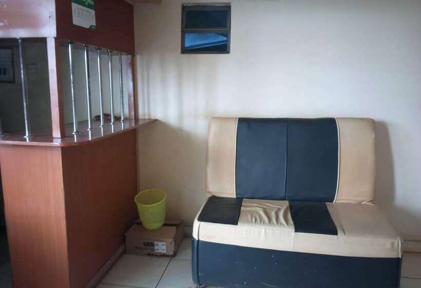 پانسیون Kings And Queens Lounge