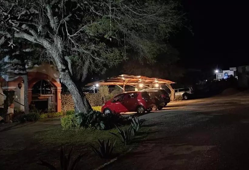 ホテル Alborada Bernal