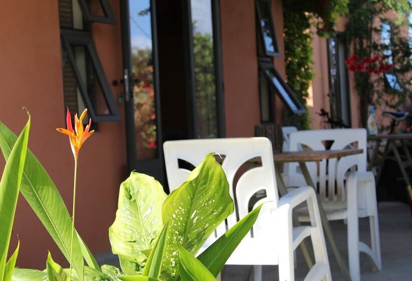 هتل Gite Des Acacias