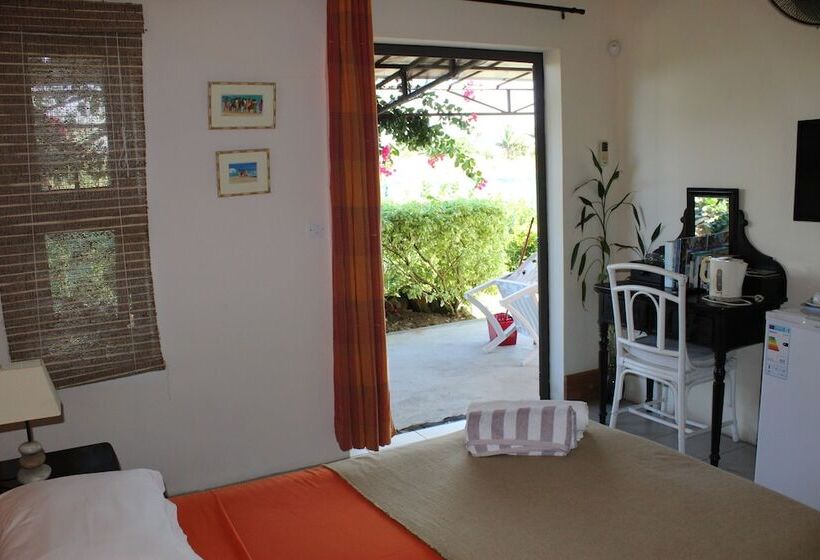 هتل Gite Des Acacias