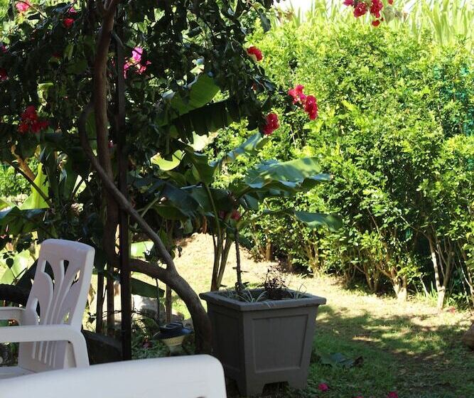 هتل Gite Des Acacias