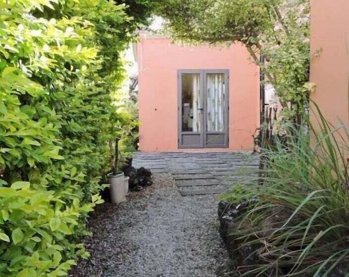 هتل Gite Des Acacias