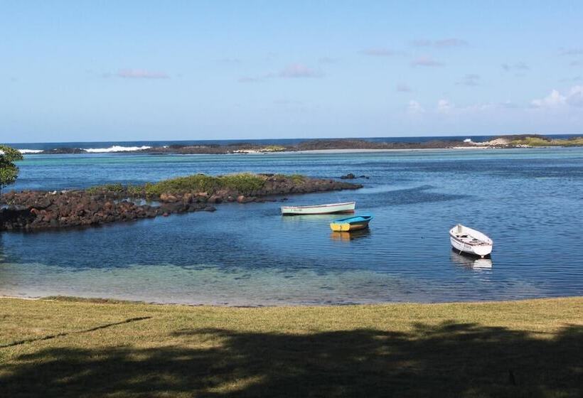 هتل Gite Des Acacias