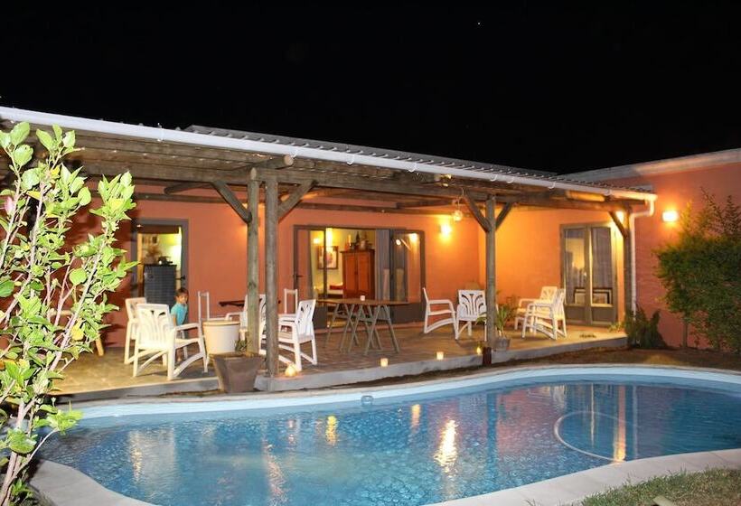 هتل Gite Des Acacias