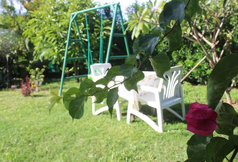 هتل Gite Des Acacias