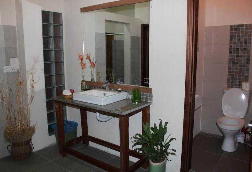 هتل Gite Des Acacias