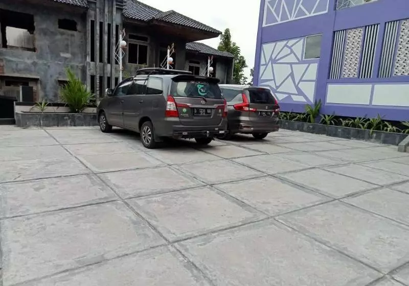 Ungu Hotel Garut