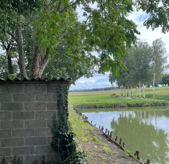 Aamiaismajoitus (B&B) Château De Montaupin