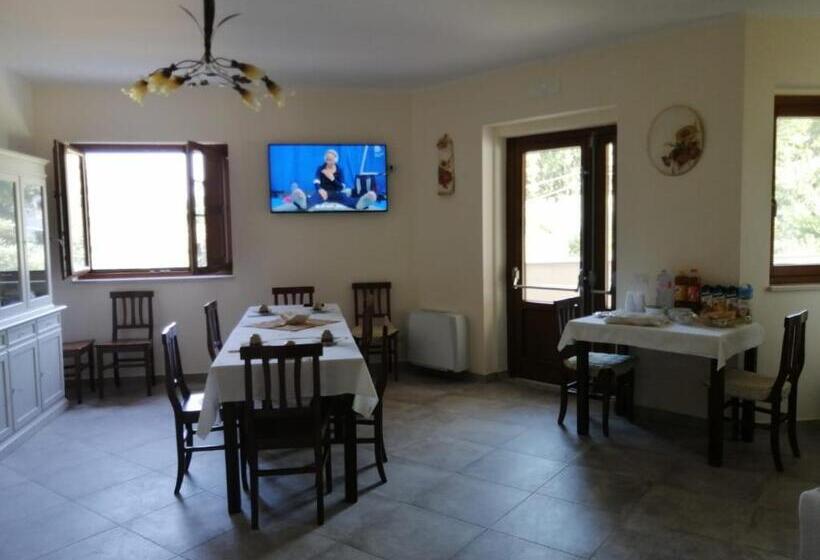 هتل Agriturismo Cuorelieto Del Cilento