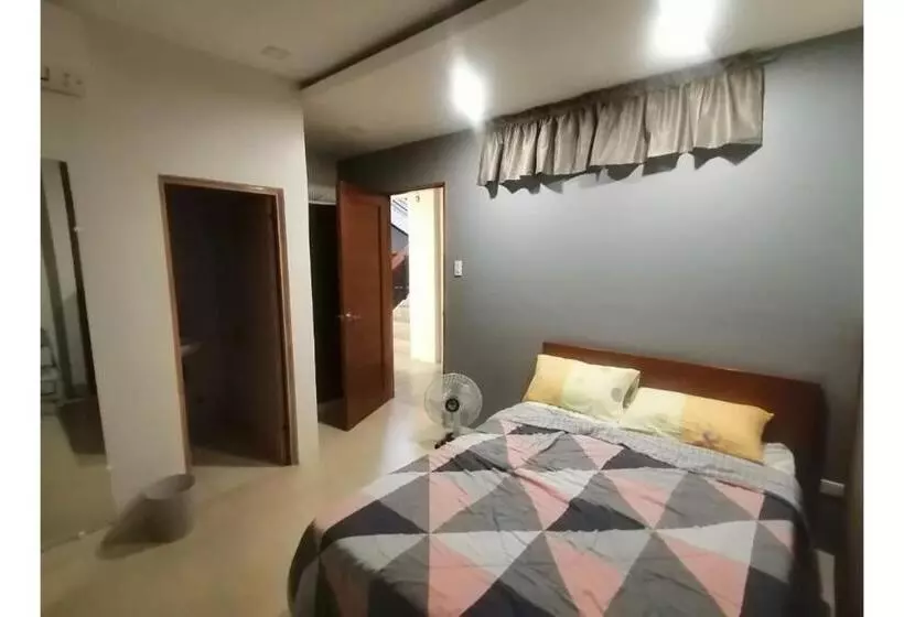 ホテル Capital O 811 Tri A S Building