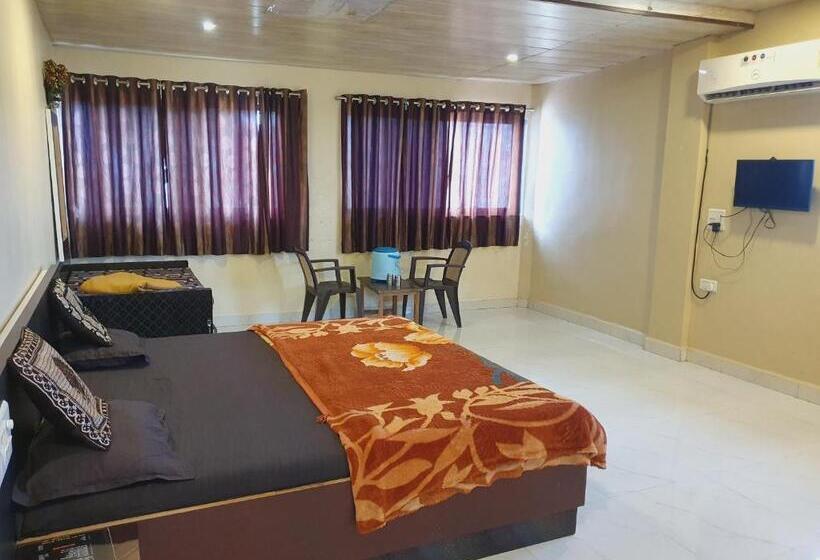 Hotel Hiral Residency