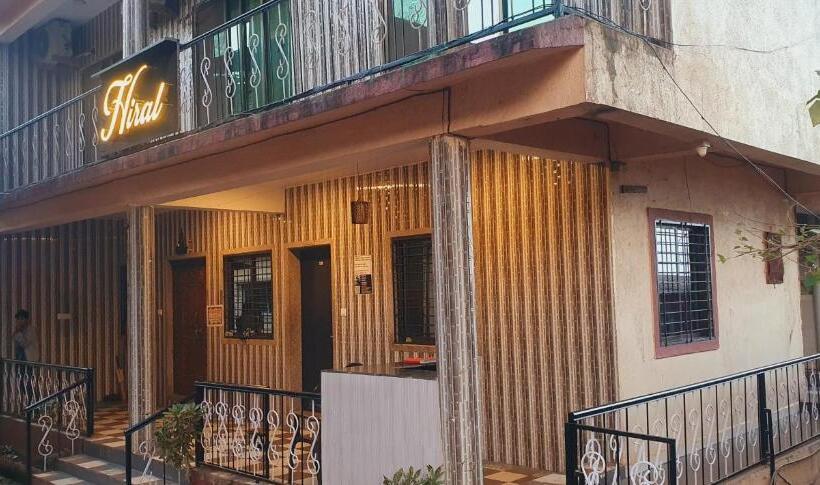 Hotel Hiral Residency