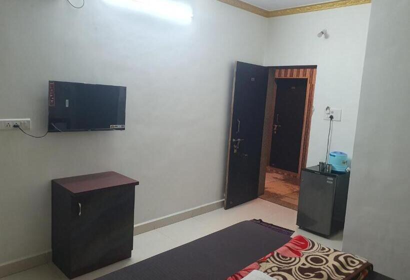 Hotel Hiral Residency