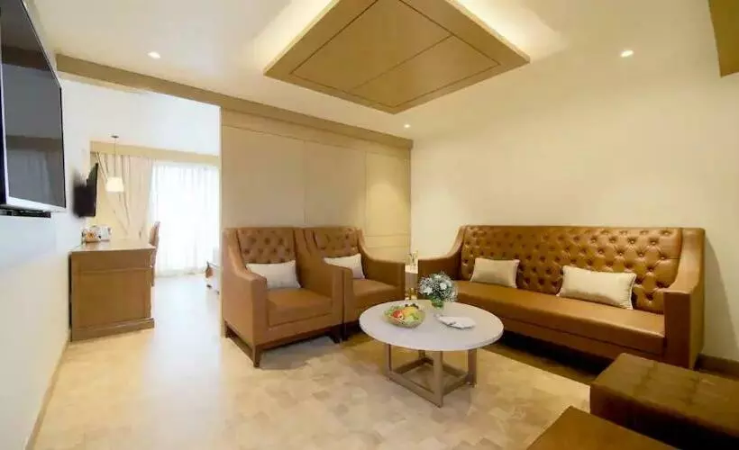 ホテル Jade Suites Luxury Boutique