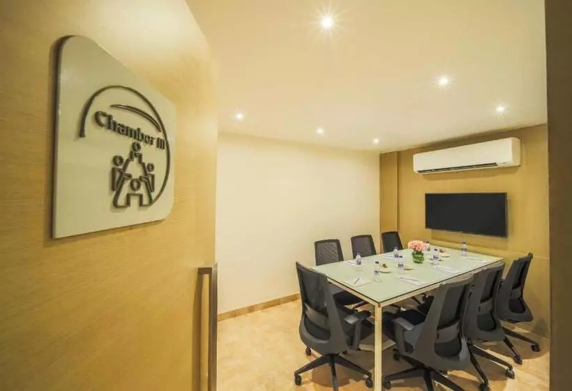 ホテル Jade Suites Luxury Boutique