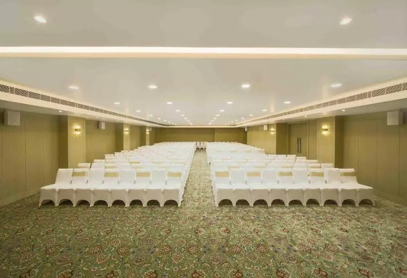 ホテル Jade Suites Luxury Boutique
