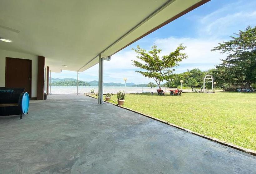 Hotel Oyo 90319 Ambong Bay Resthouse Homes