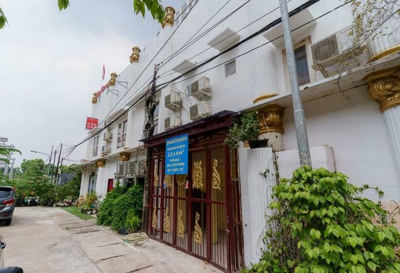 בית מלון כפרי Reddoorz Syariah Near Universitas Borobudur