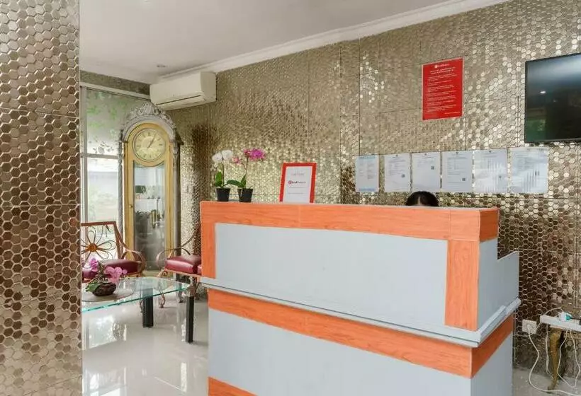 ホテル Reddoorz Syariah Near Universitas Borobudur
