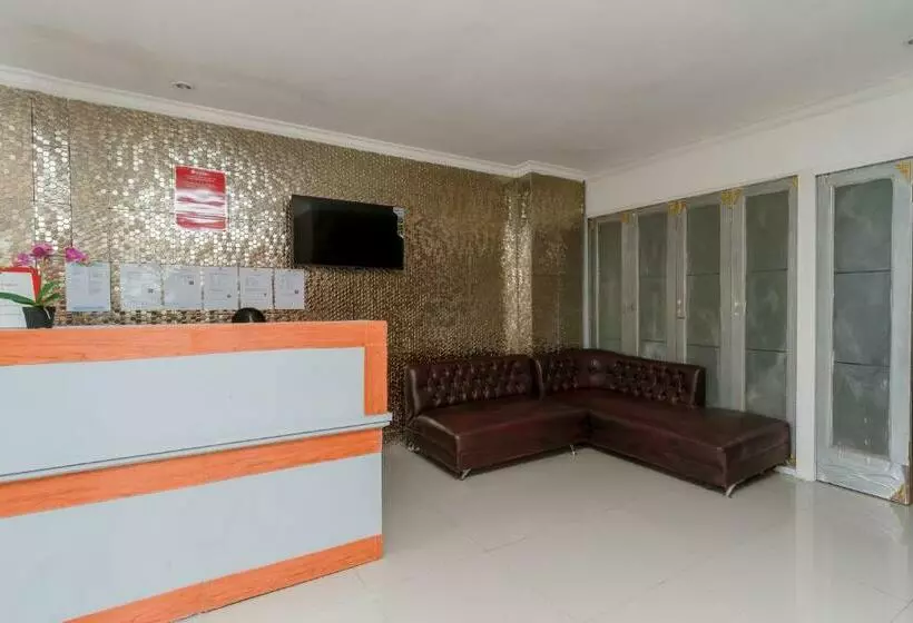 ホテル Reddoorz Syariah Near Universitas Borobudur