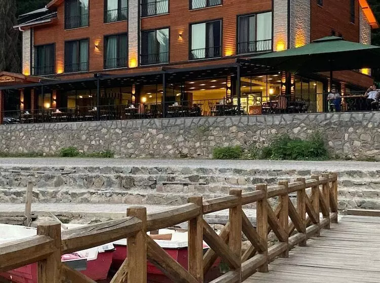 Hotelli Savsat Karagol