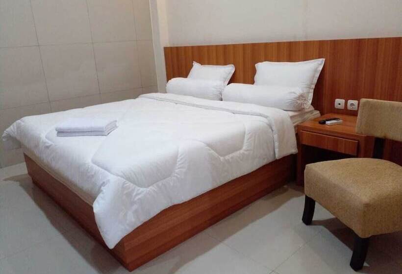 Szálloda The Wisma Solo Syariah