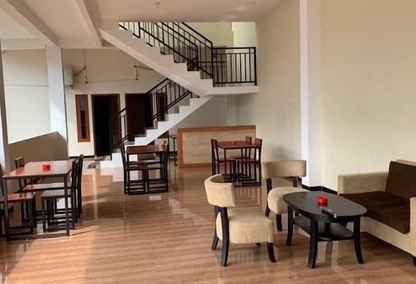 Szálloda The Wisma Solo Syariah