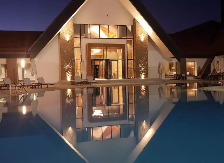 هتل Zephyr Ifrane