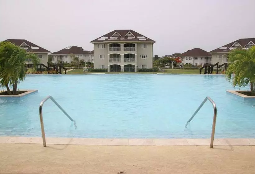 First Class Retreat @ Fern Court