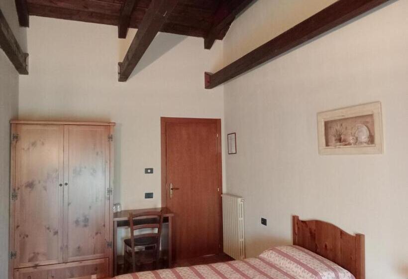 ホテル Agriturismo Raimondi Cominesi Amilcare