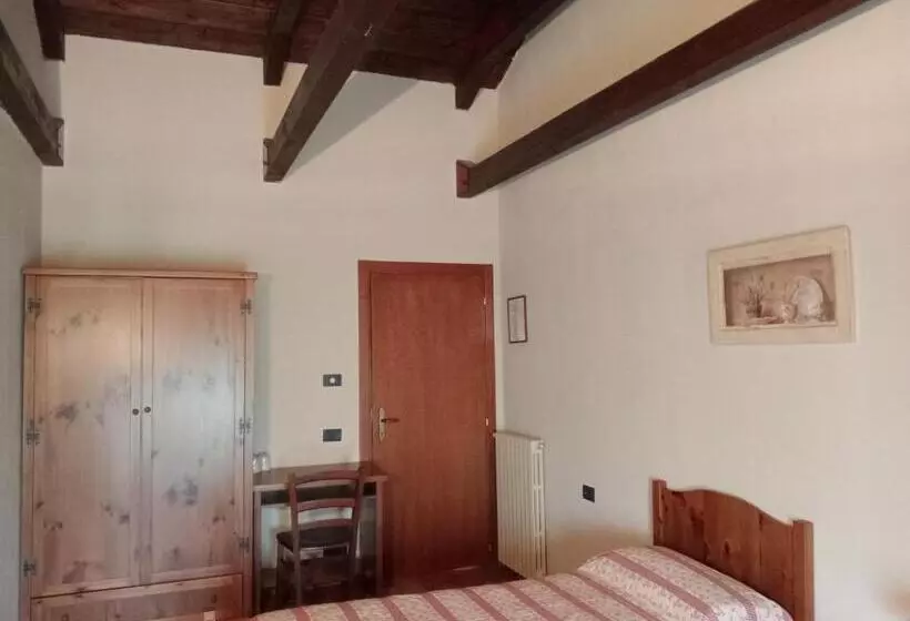 ホテル Agriturismo Raimondi Cominesi Amilcare