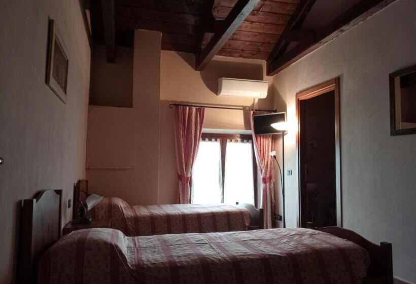 ホテル Agriturismo Raimondi Cominesi Amilcare