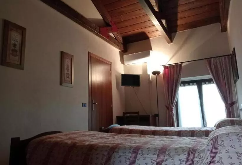 ホテル Agriturismo Raimondi Cominesi Amilcare