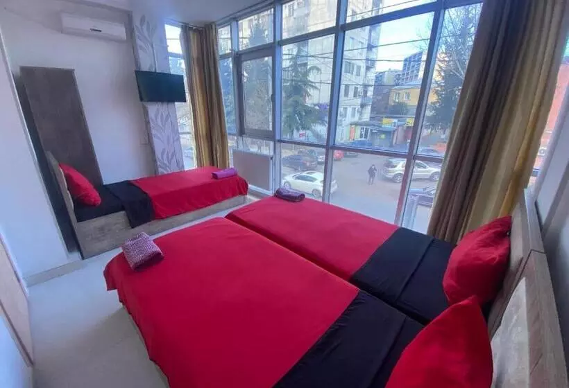 Hotel G & J