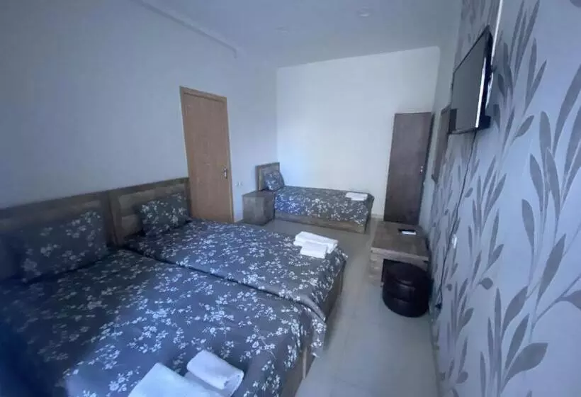 Hotel G & J