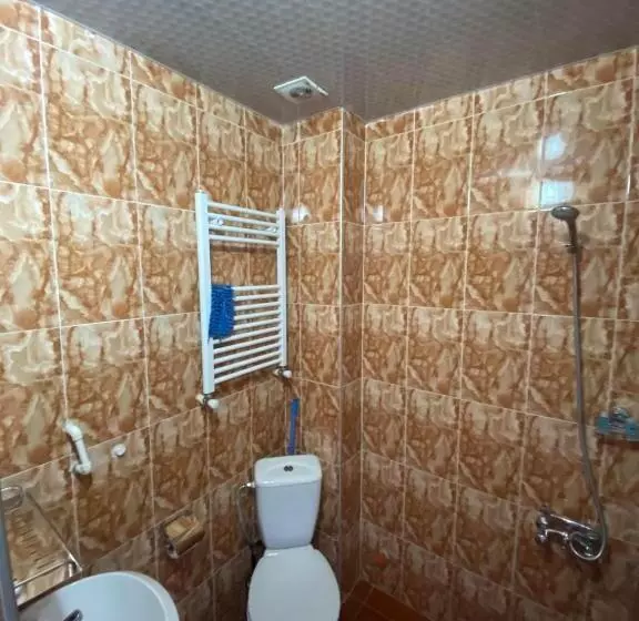 Hotel G & J