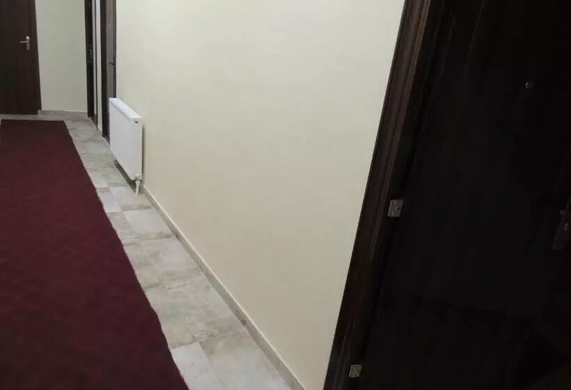 Hotel G & J