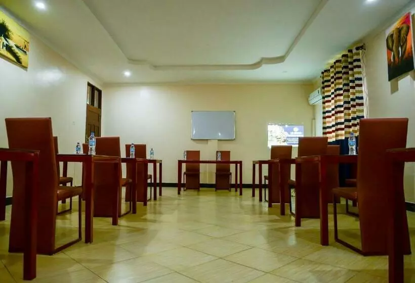 Hotelli La Vista Garden