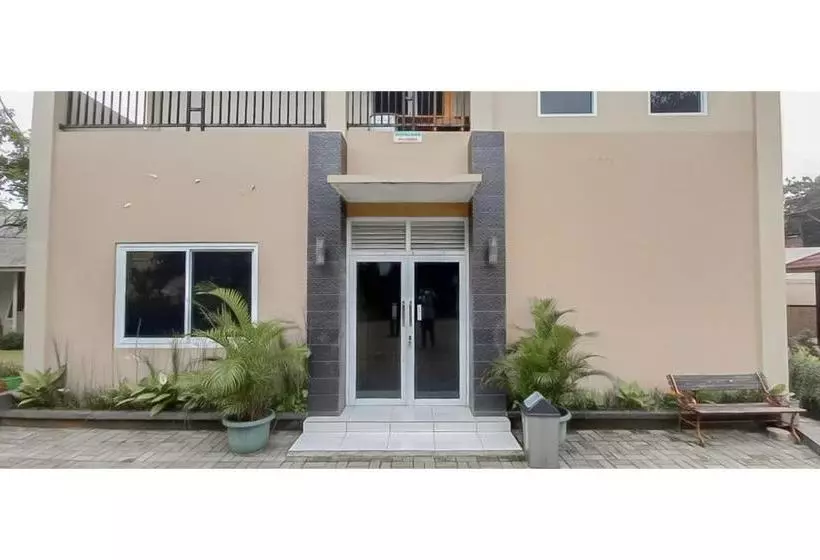 ホテル Sri Indrawati Puncak Mitra Reddoorz