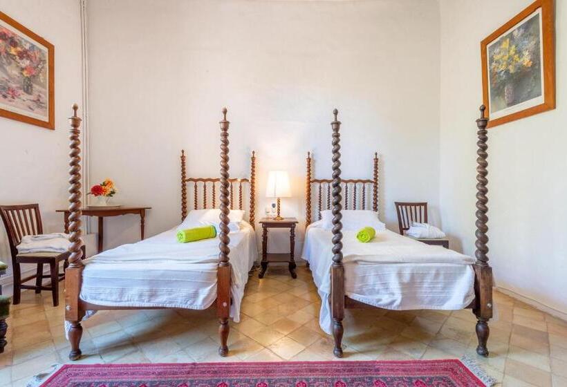 Pensió Son Vivot   Doble Estandar